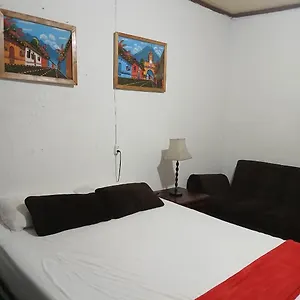 hostal-paseo-en.guatemalaantiguahotels.com/